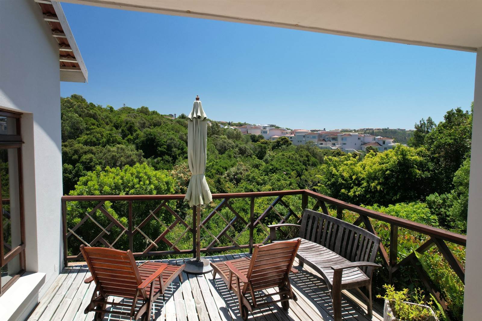 4 Bed House in Plettenberg Bay photo number 5