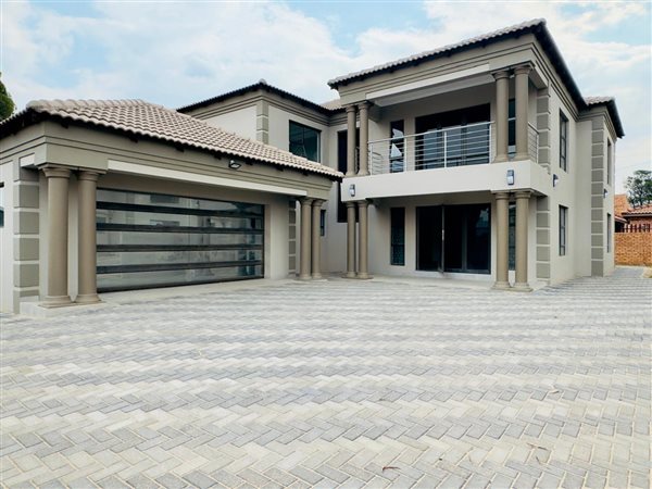 5 Bedroom House 5 Bedroom House