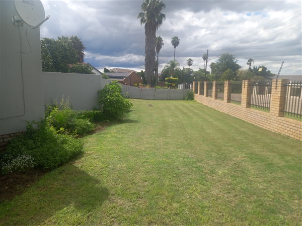 3 Bed House in Penina Park