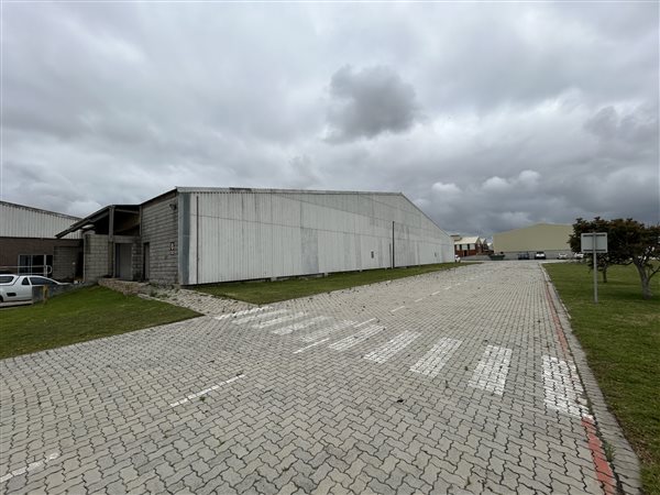 3 999  m² Industrial space