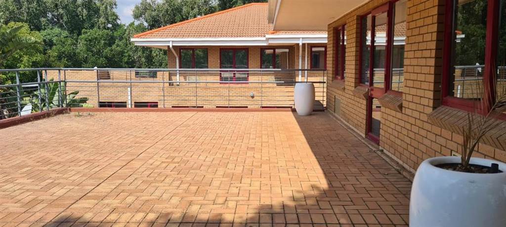 2459  m² Commercial space in Rivonia photo number 8