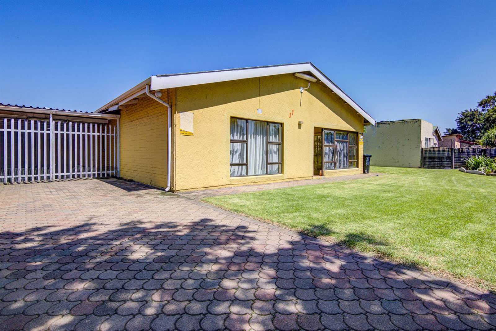 4 Bed House in Kempton Park West photo number 2