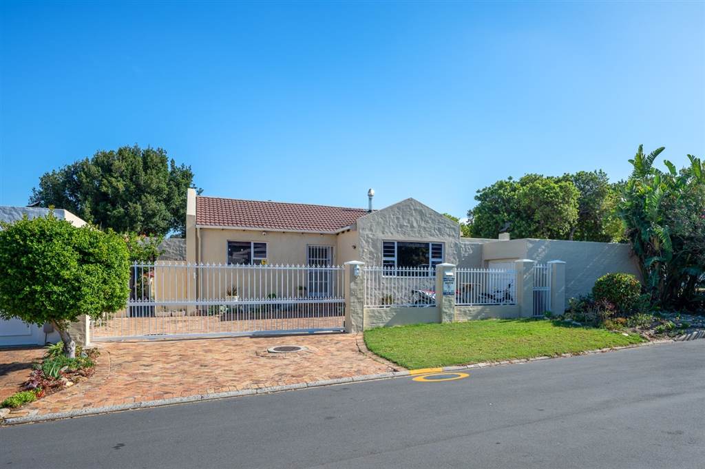 3 Bed House in Edgemead photo number 1