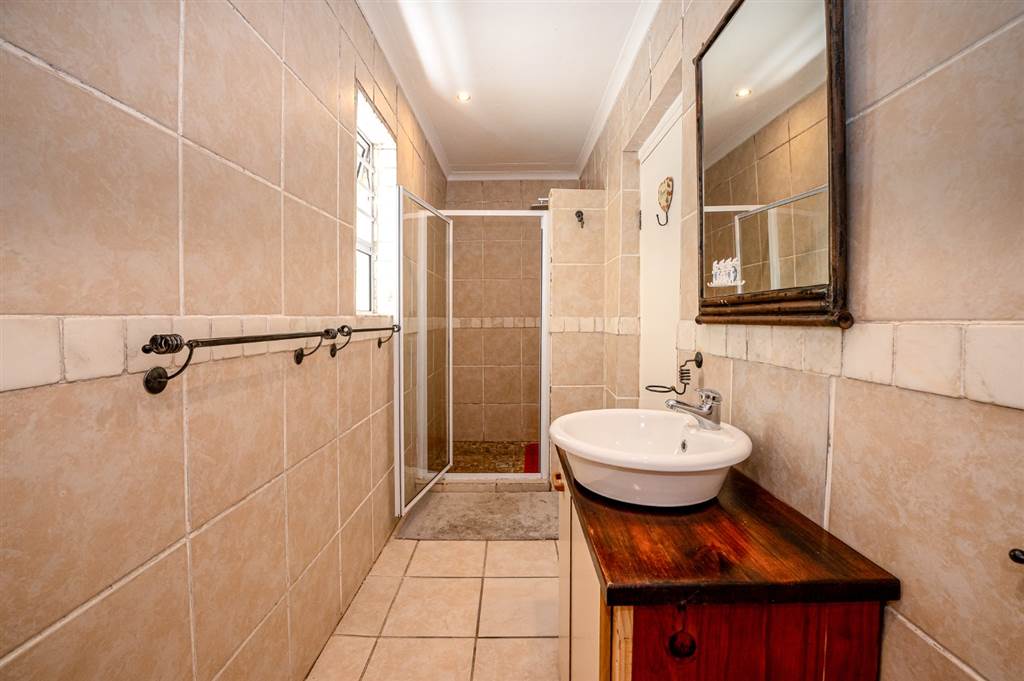 3 Bed House in Edgemead photo number 18
