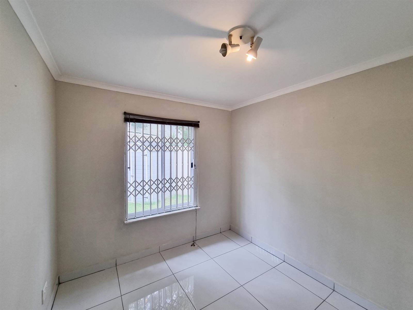 2 Bed Townhouse in Umhlanga Rocks photo number 13