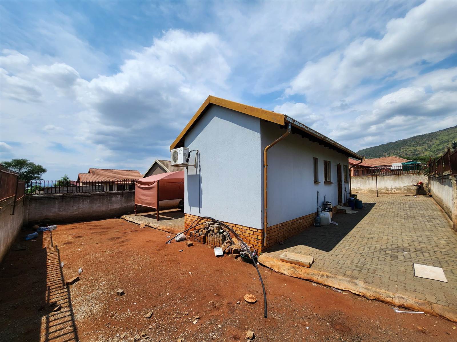 2 Bed House in Tlhabane photo number 2