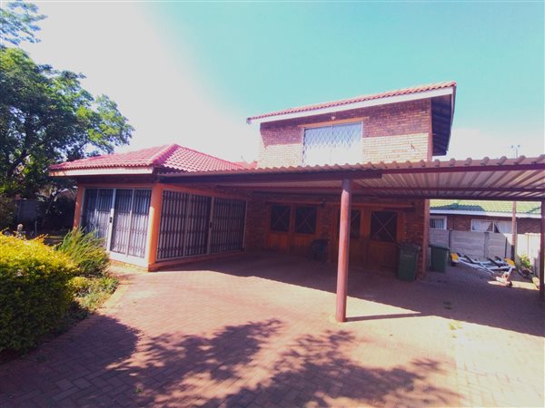 3 Bed House in Golf Park