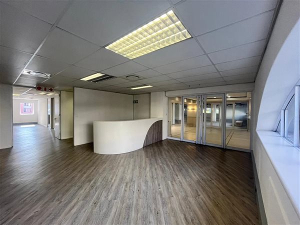 740  m² Commercial space in Rosebank