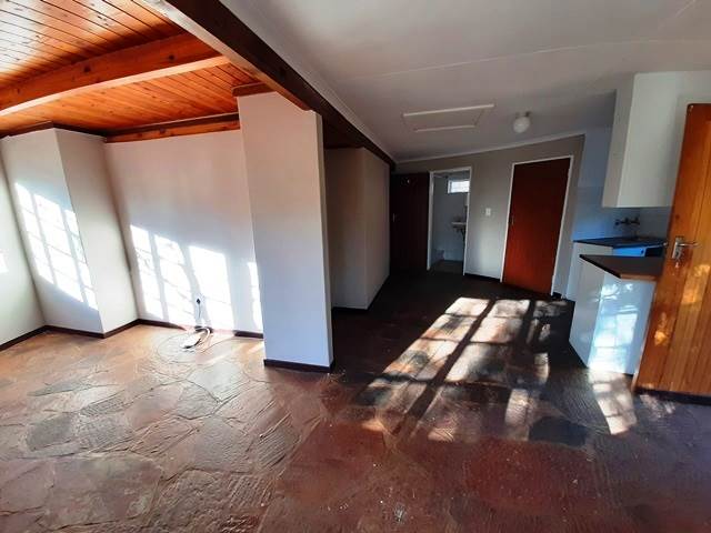 1 Bed House in Hartbeespoort Dam photo number 7