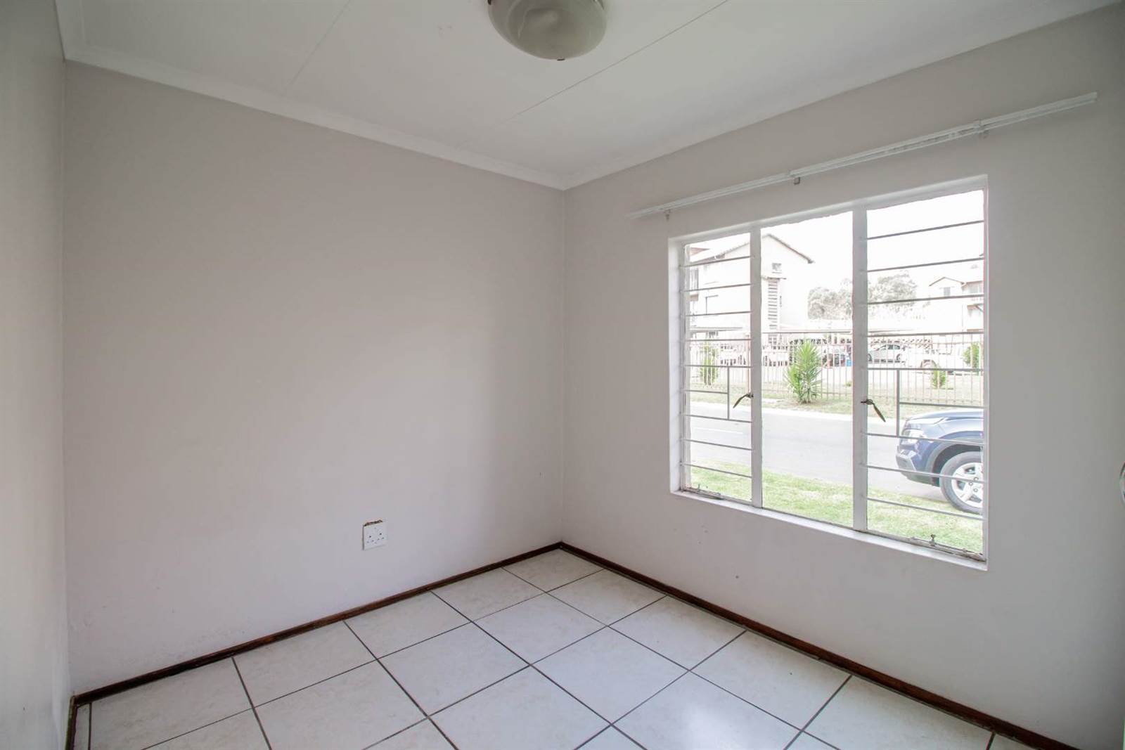4 Bed Townhouse in Kleinfontein photo number 12