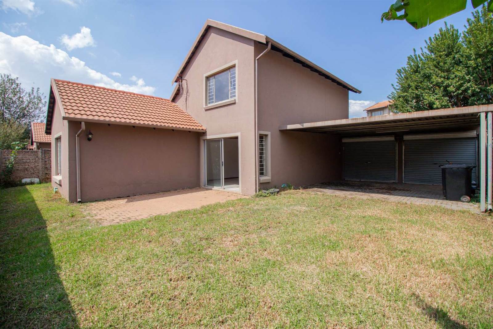 4 Bed Townhouse in Kleinfontein photo number 25