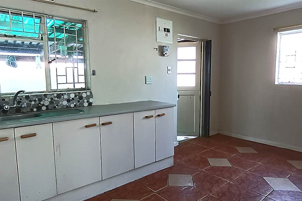 4 Bed House in Matroosfontein photo number 11