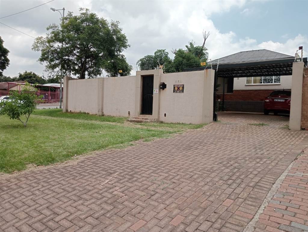 3 Bed House in Krugersdorp North photo number 5