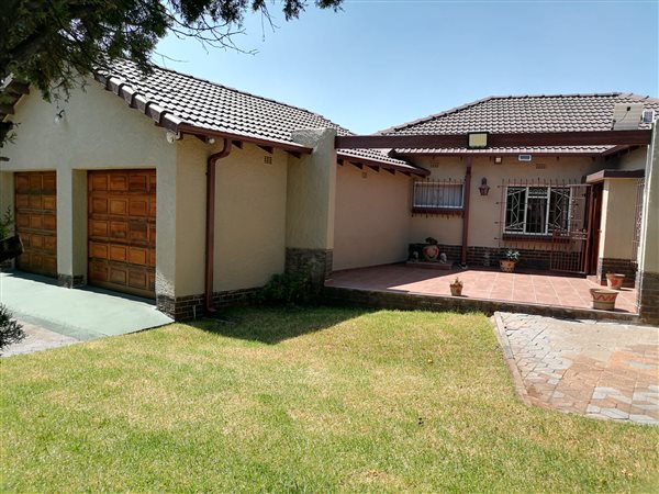 4 Bed House in Hurlyvale