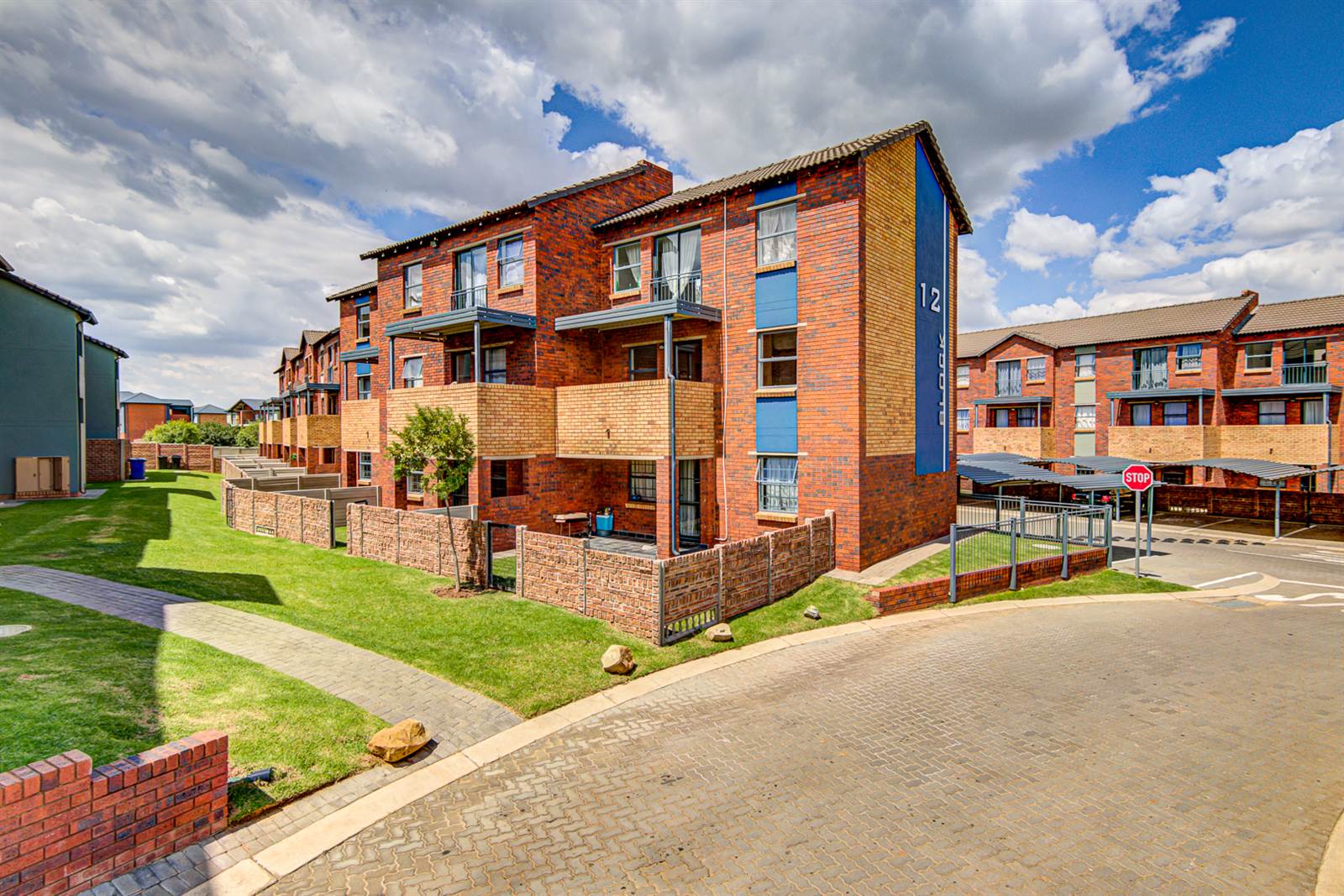 2 Bed Apartment in Dobsonville photo number 2