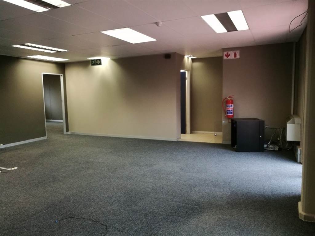 242  m² Office Space in Hatfield photo number 8