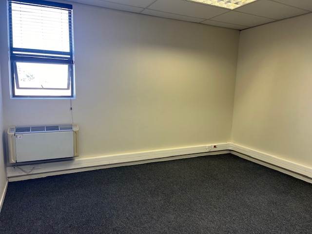 94  m² Office Space in Tableview photo number 5