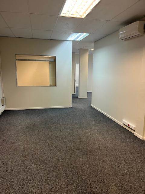 94  m² Office Space in Tableview photo number 2