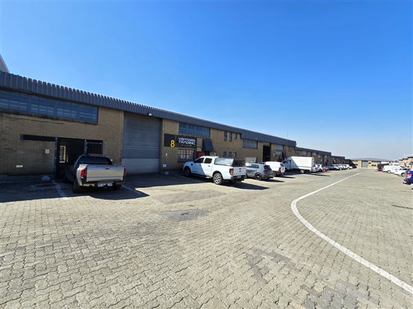 448 m² Industrial space 448 m² Industrial space