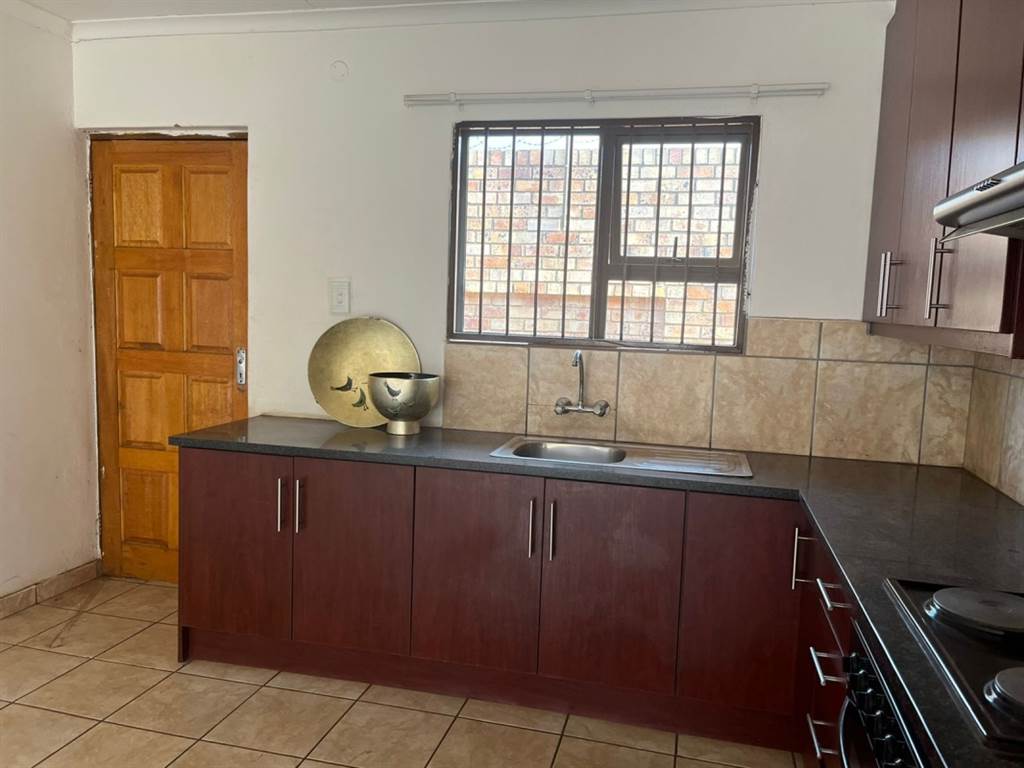 3 Bed House in Pretoria West photo number 6