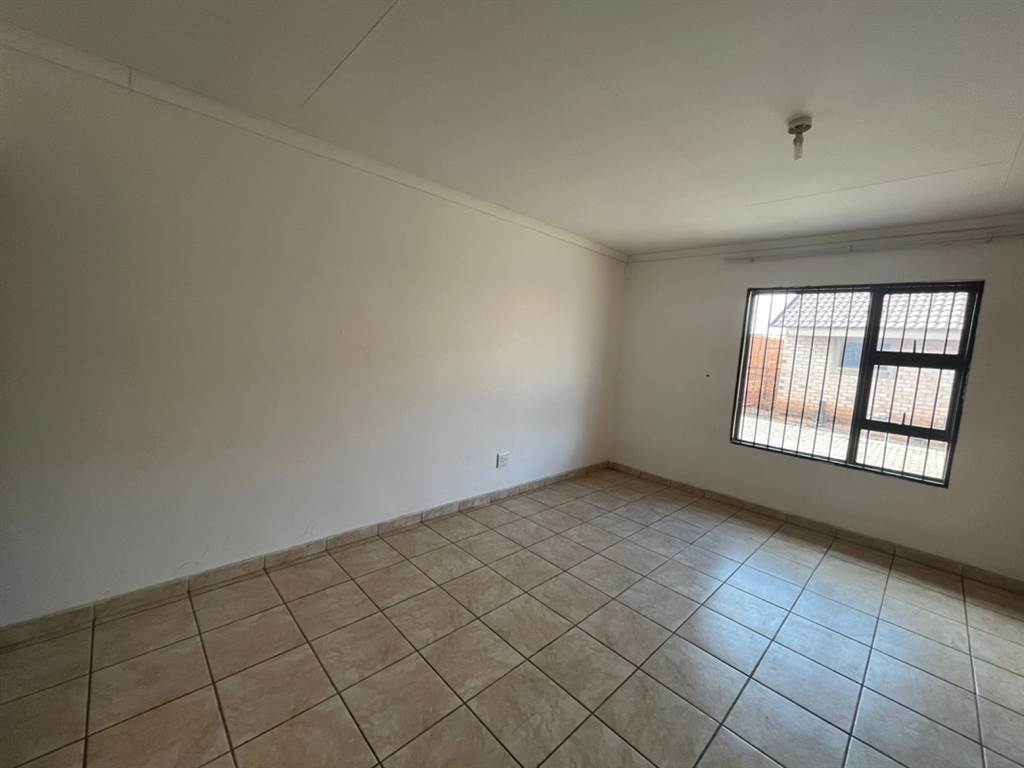 3 Bed House in Pretoria West photo number 16