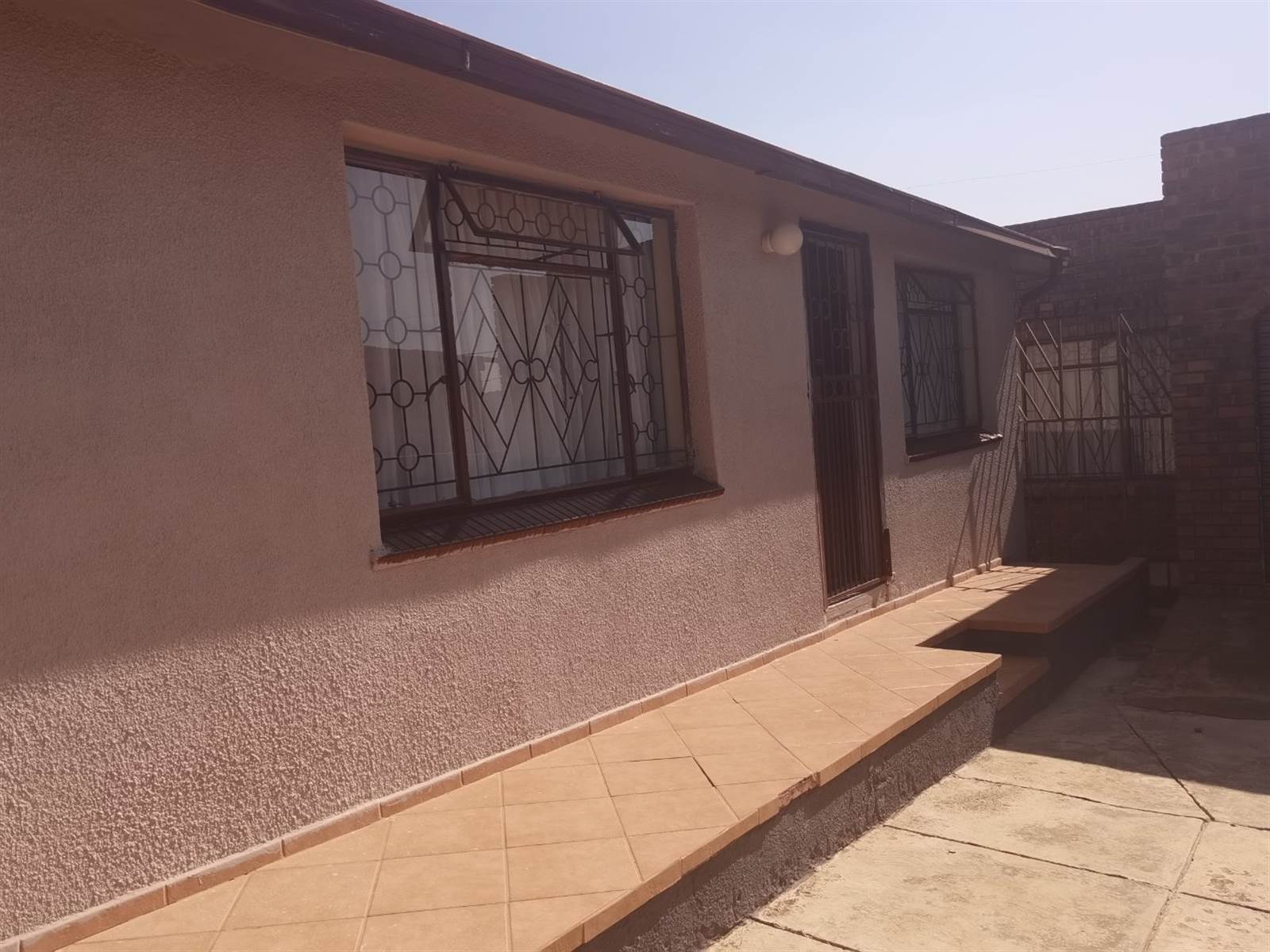 4 Bed House in Soshanguve photo number 4