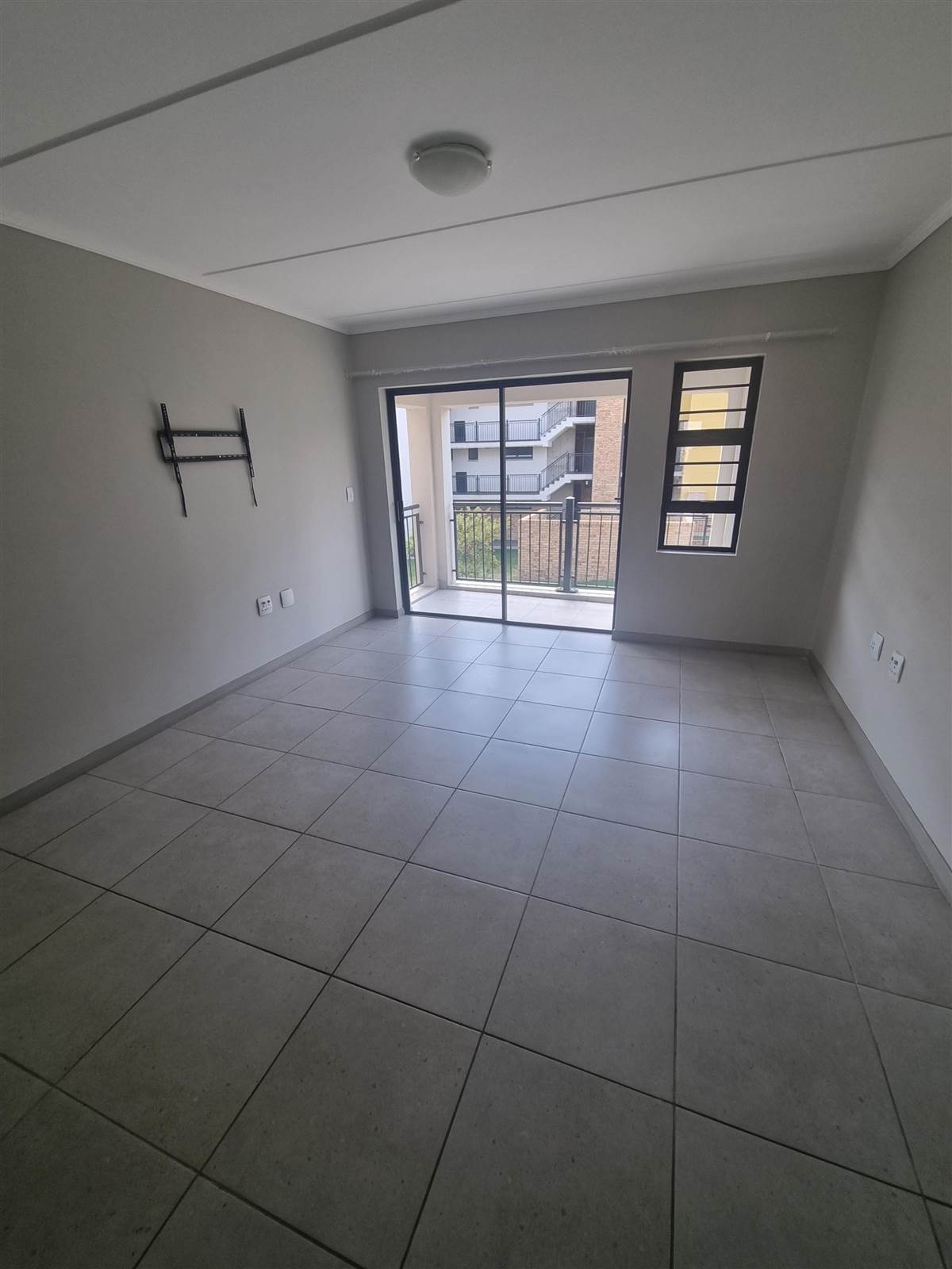 2 Bed Apartment in Rooihuiskraal North photo number 10