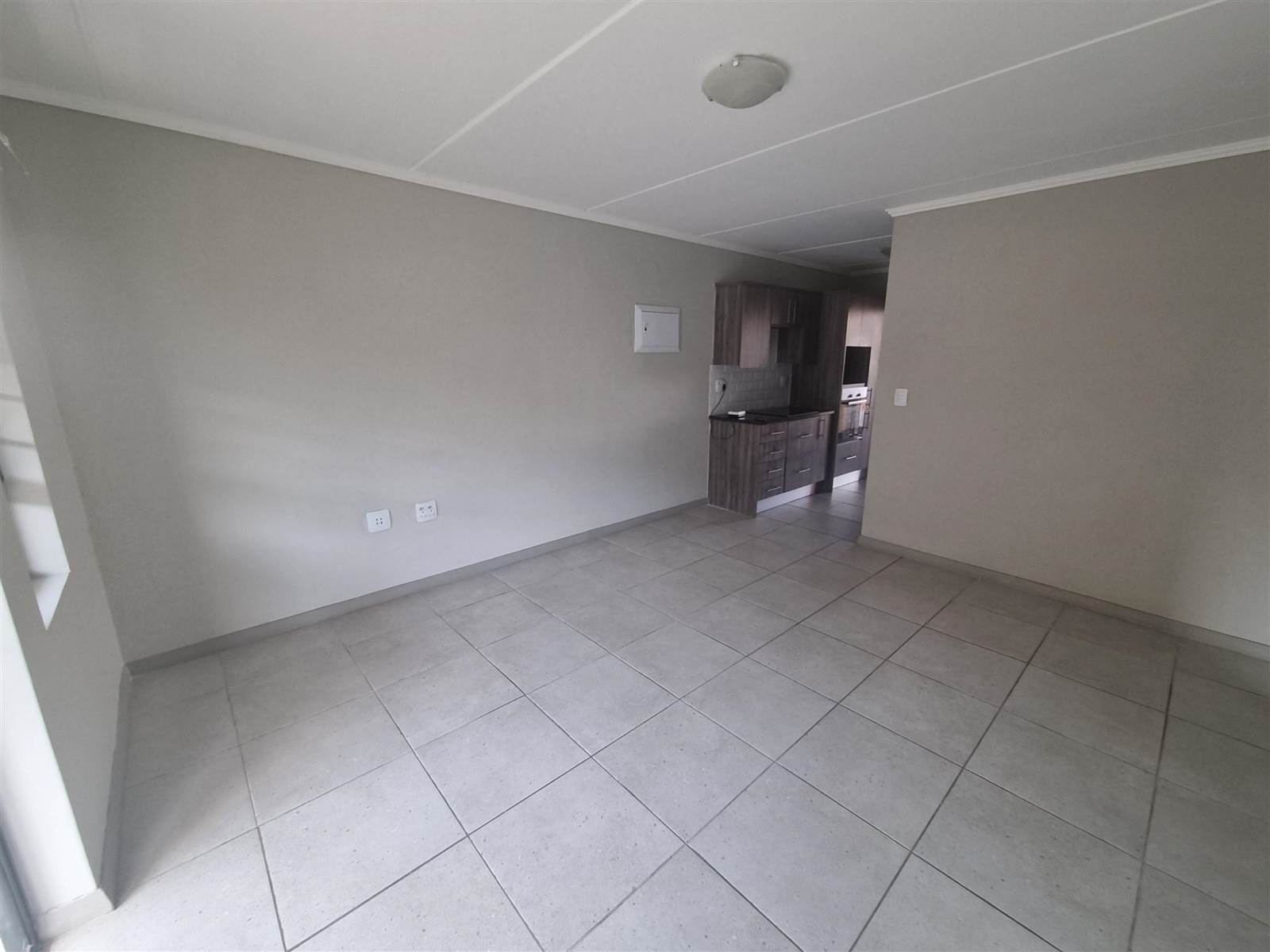 2 Bed Apartment in Rooihuiskraal North photo number 7