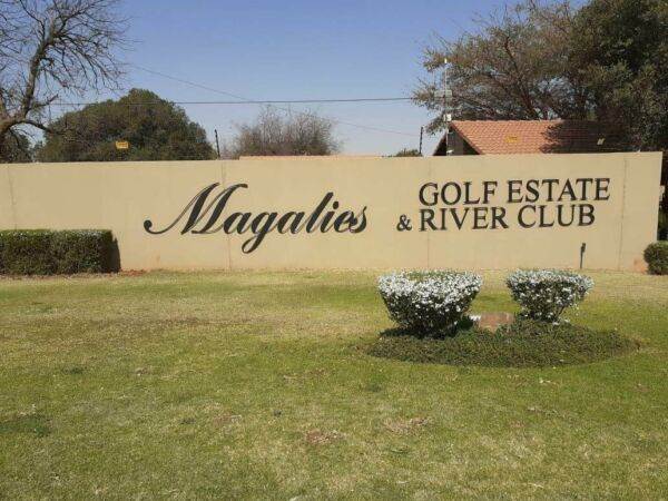 882 m² Land available in Magalies Golf Estate photo number 1