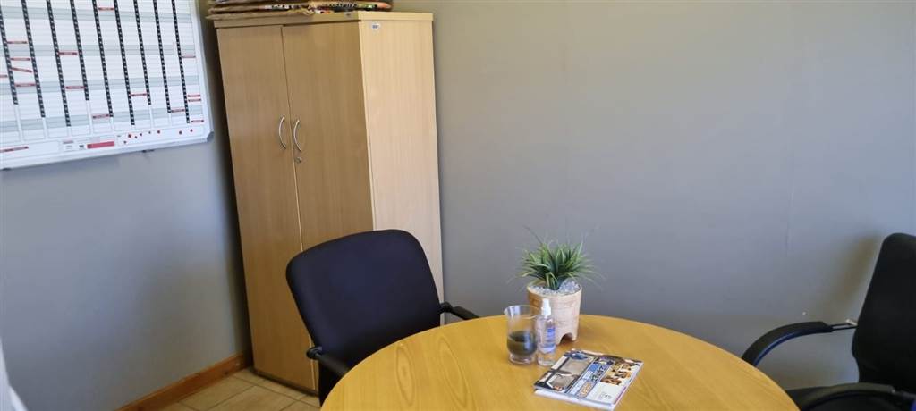 306  m² Office Space in Potchefstroom Central photo number 8