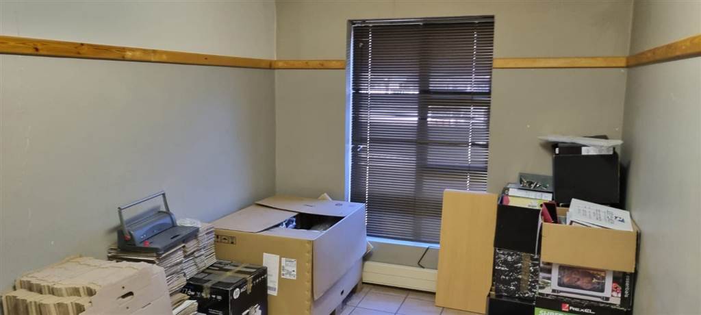 306  m² Office Space in Potchefstroom Central photo number 9
