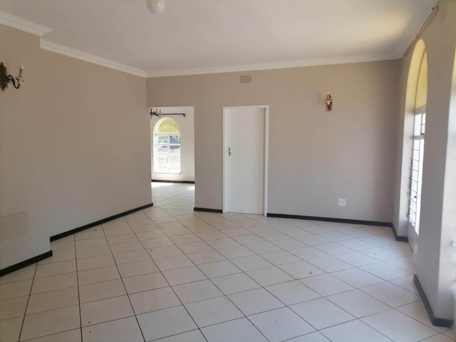 5 Bed House in Constantia Kloof photo number 4