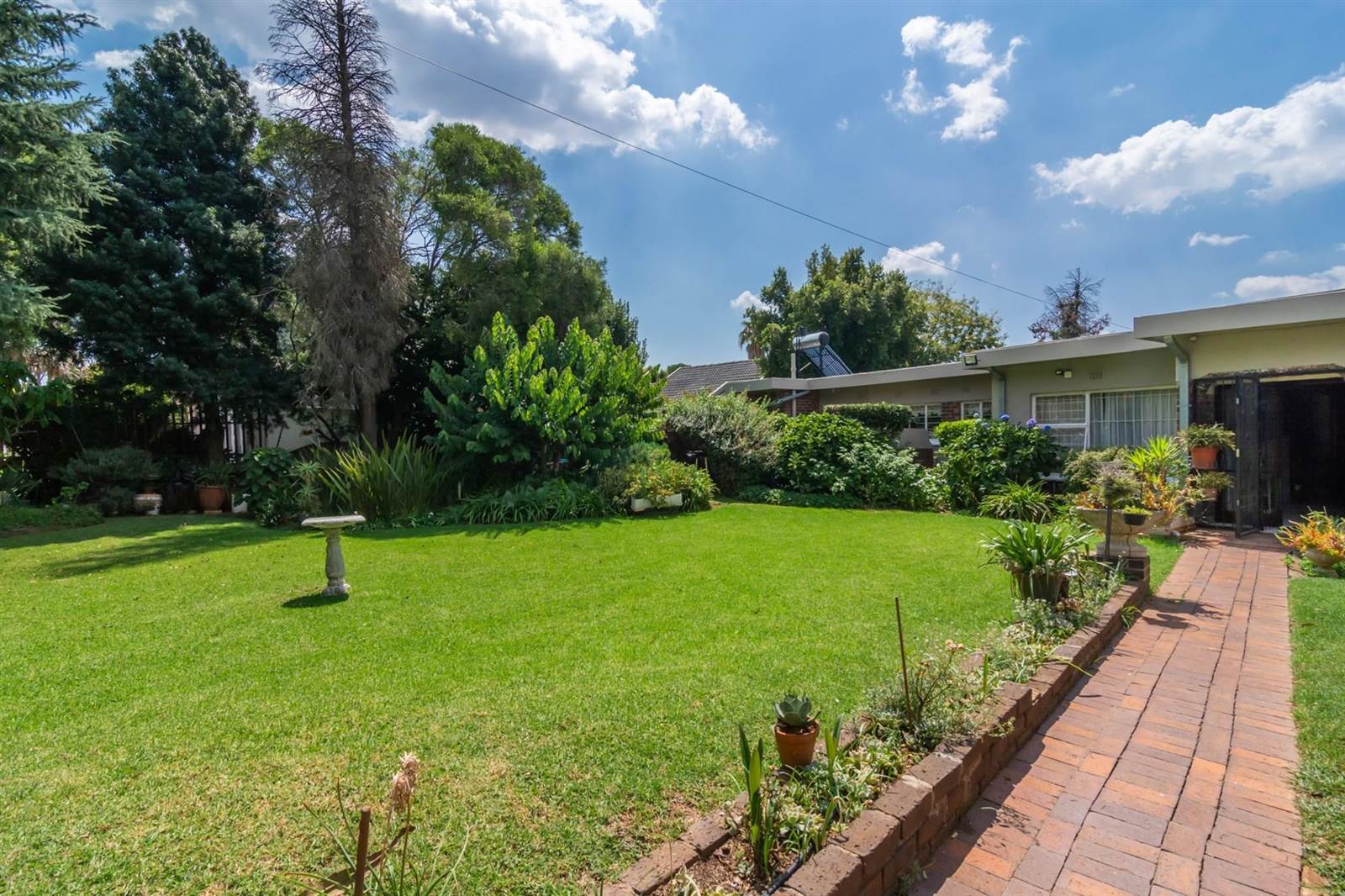 4 Bed House in Constantia Kloof photo number 3