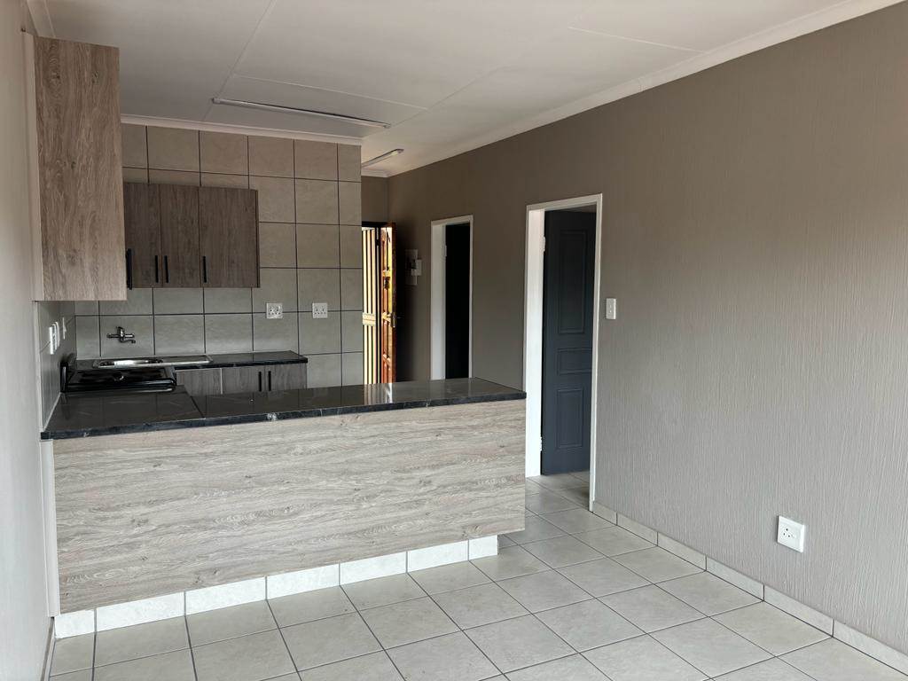 2 Bed Apartment in Bezuidenhout Valley photo number 6