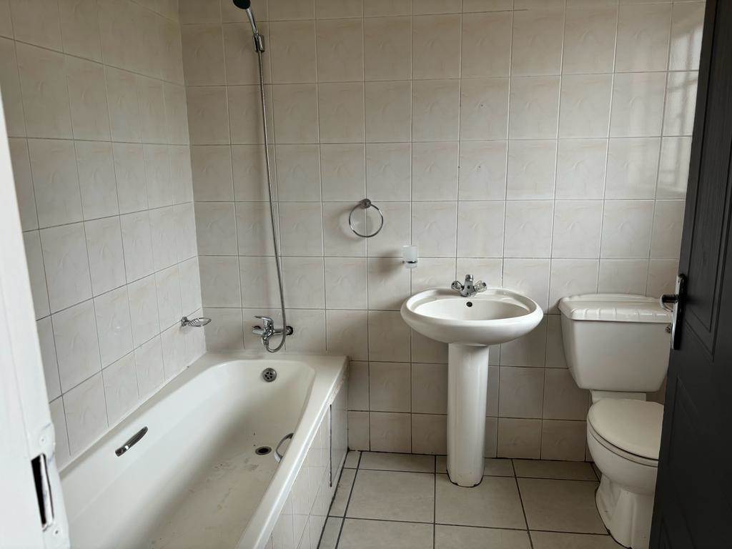 2 Bed Apartment in Bezuidenhout Valley photo number 4