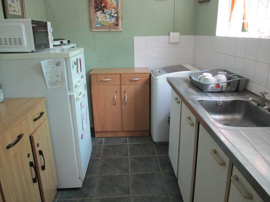 3 Bed House in Graaff Reinet photo number 16