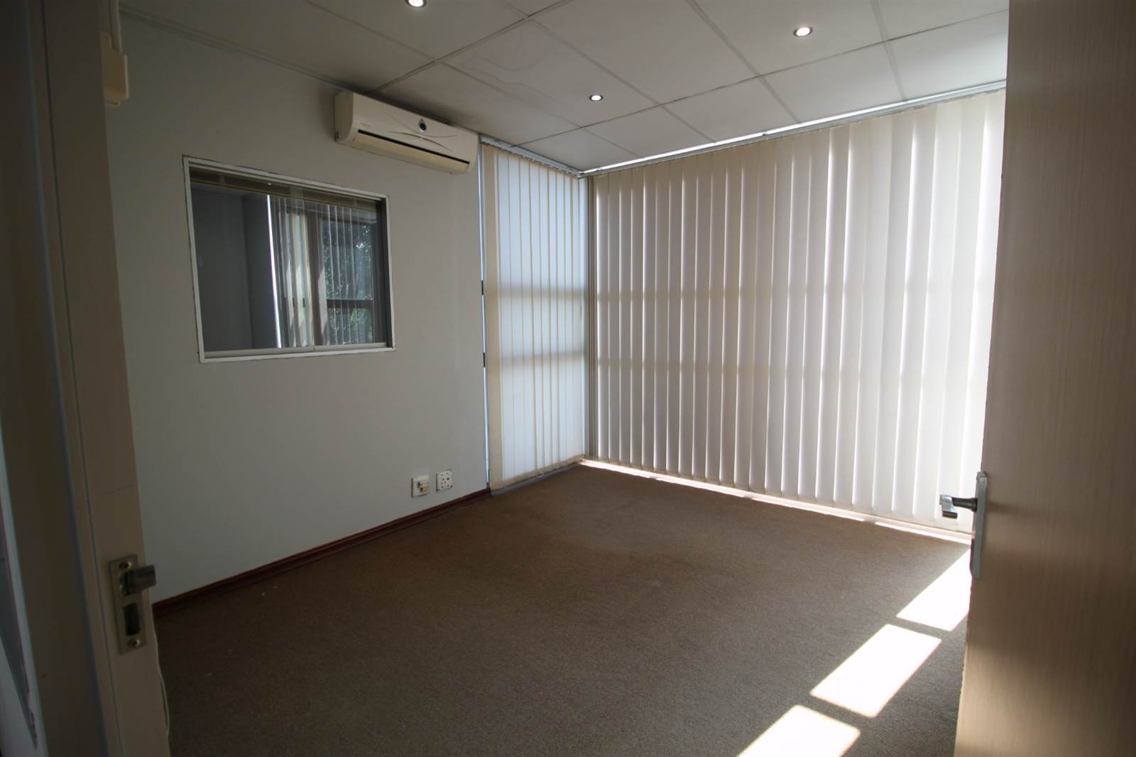 132  m² Commercial space in Bedfordview photo number 11
