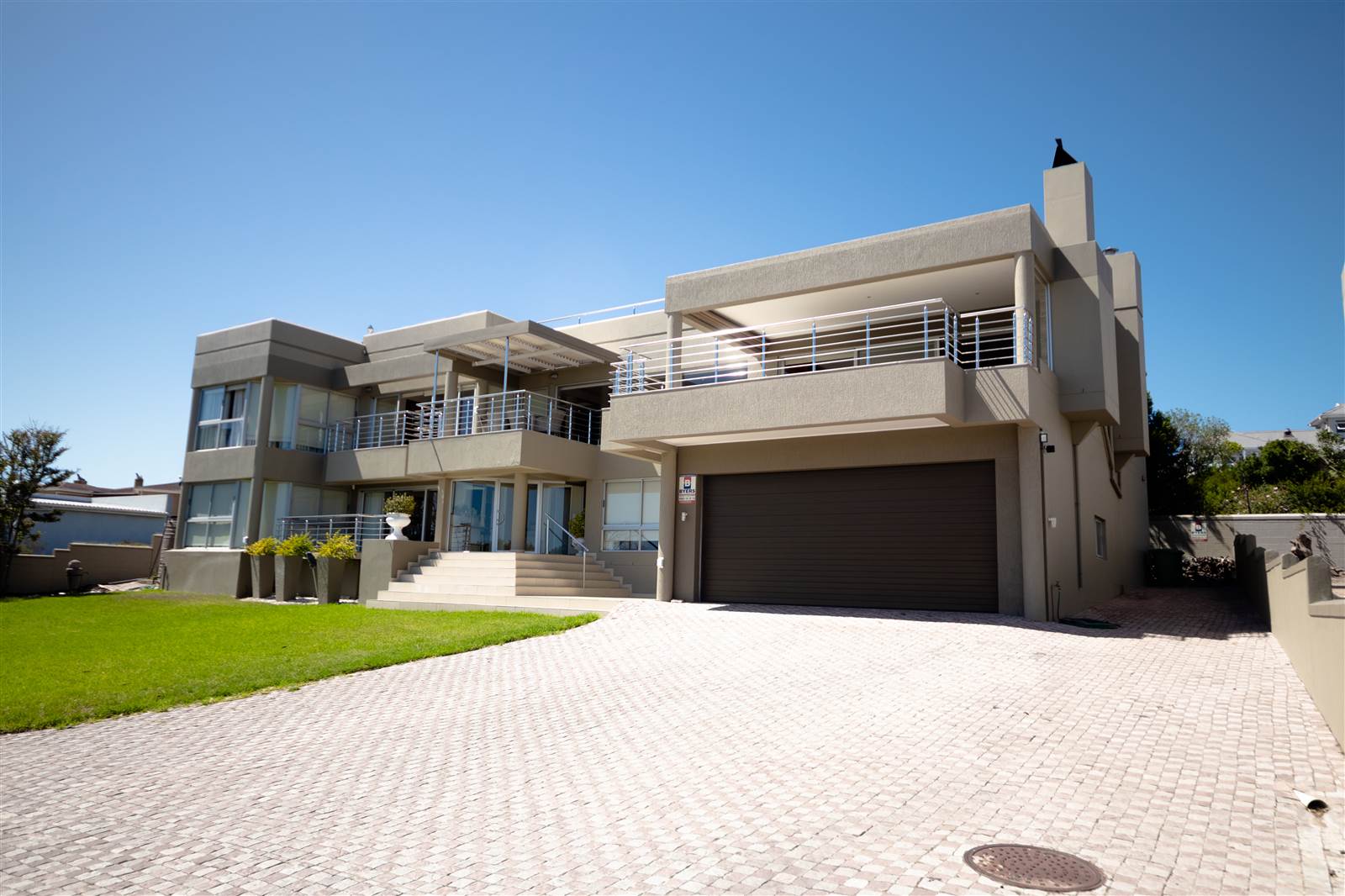 5 Bed House in Myburgh Park photo number 2