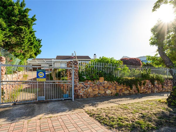 4 Bedroom House 4 Bedroom House