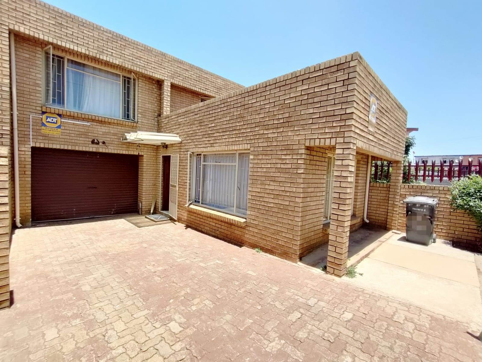 3 Bed House in Laudium photo number 2