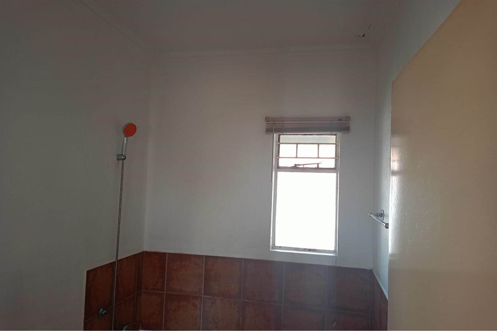 2 Bed Apartment in Dalpark Ext 1 photo number 5