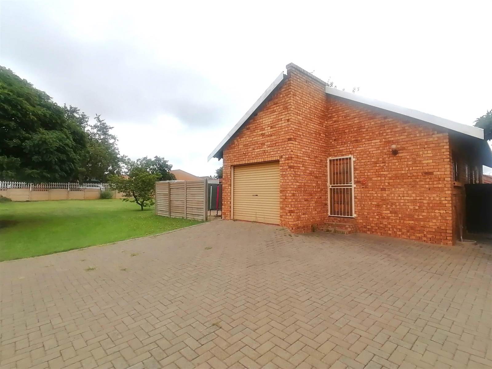 2 Bed Townhouse in Uitsig photo number 20