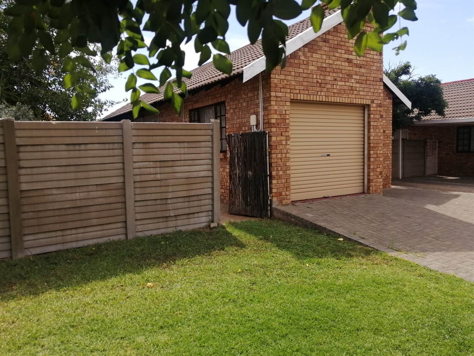 2 Bed Townhouse in Uitsig photo number 2