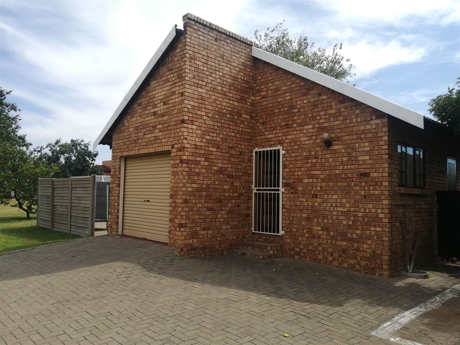 2 Bed Townhouse in Uitsig photo number 1