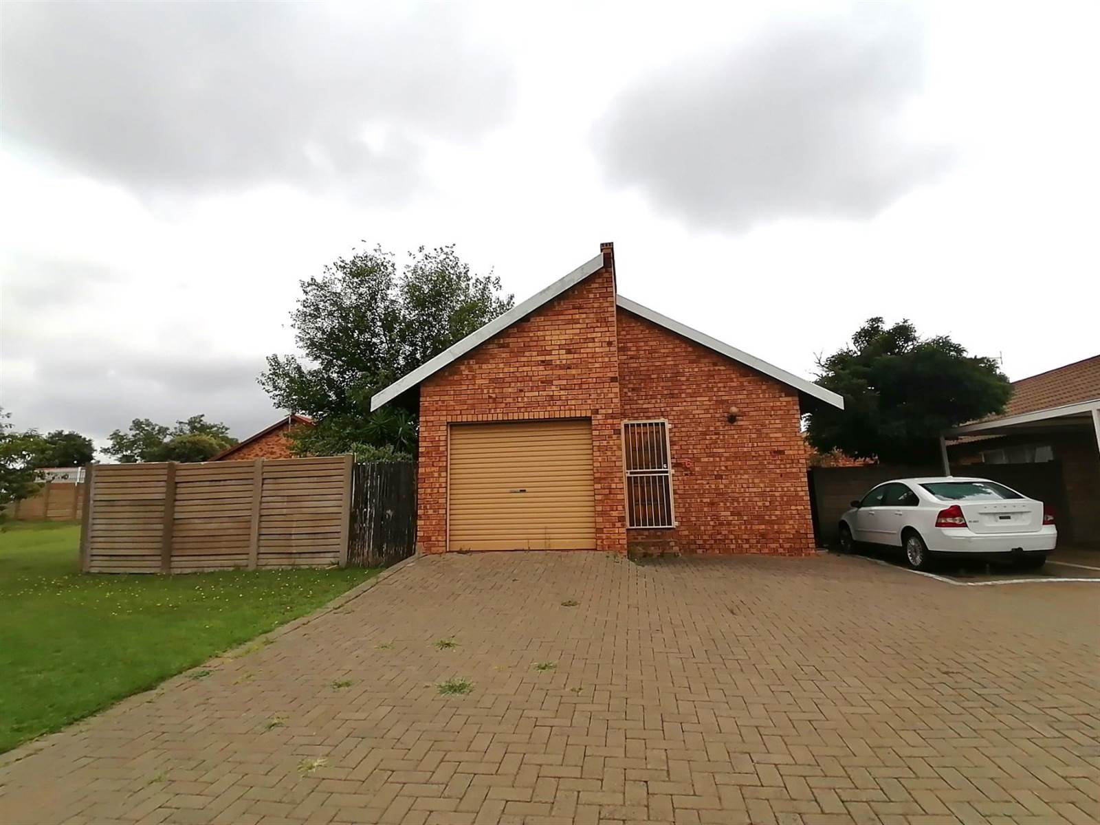 2 Bed Townhouse in Uitsig photo number 21