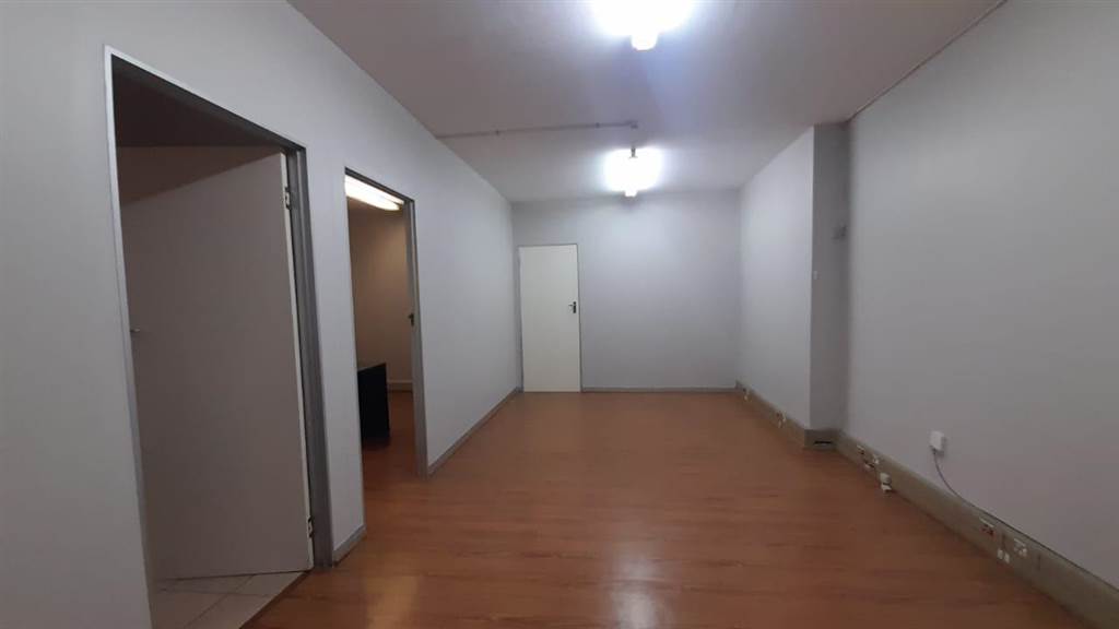 1586  m² Commercial space in Clubview photo number 8