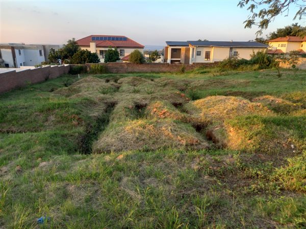 1 370 m² Land