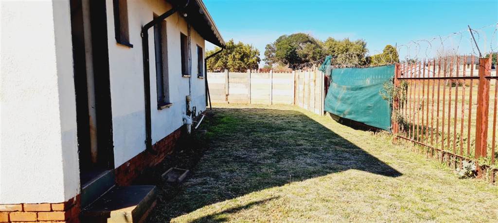 3 Bed House in Lenasia South photo number 10
