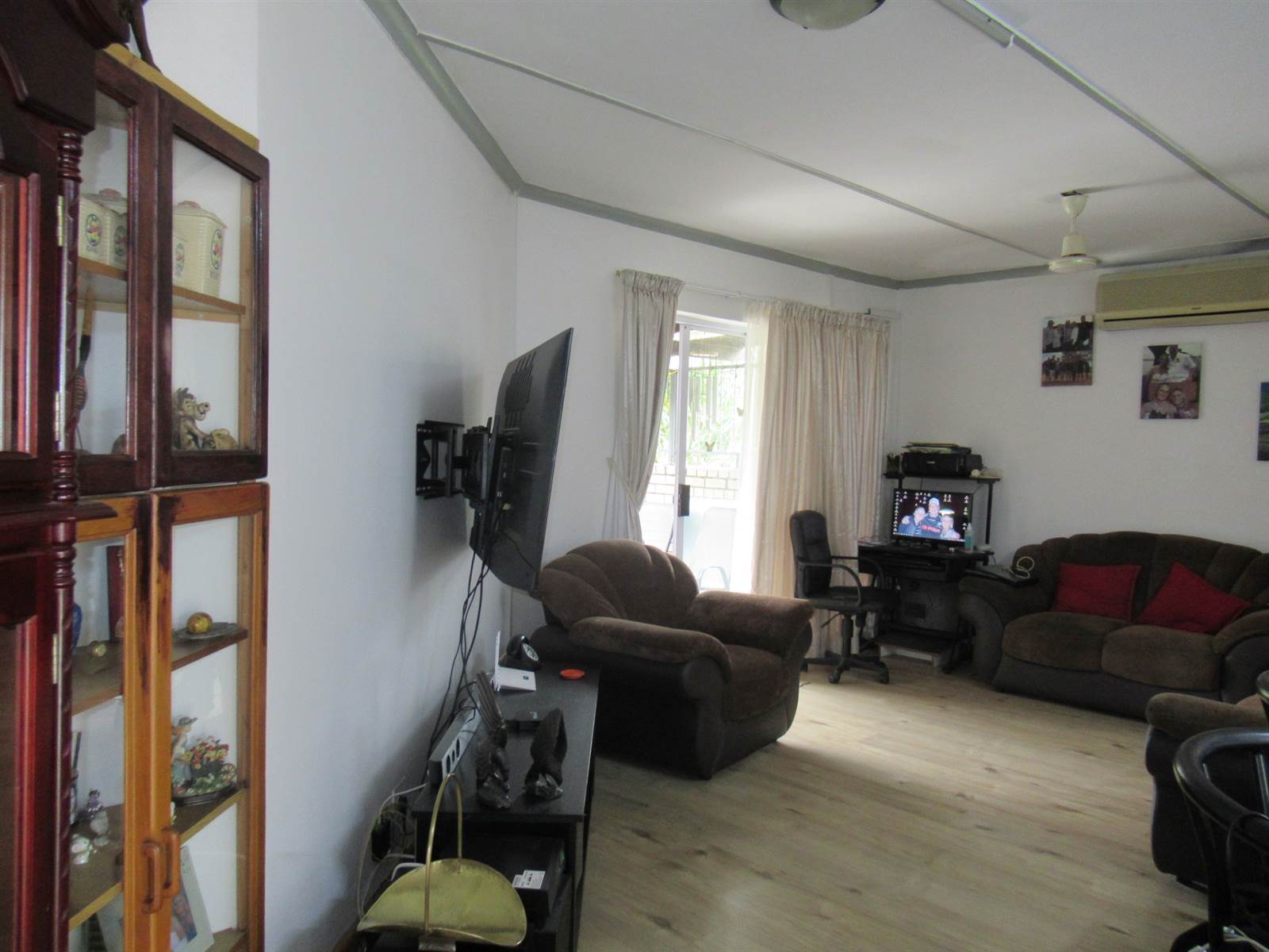2 Bed Townhouse in Meerensee photo number 5
