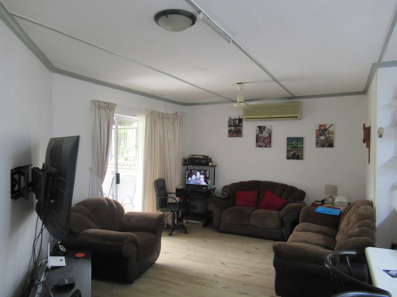 2 Bed Townhouse in Meerensee photo number 6